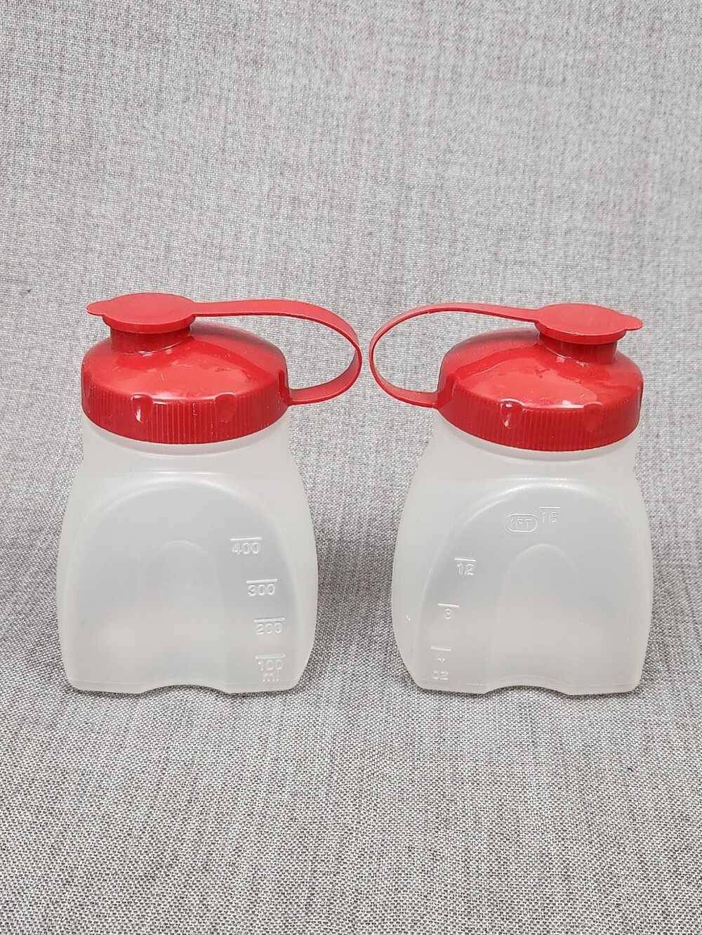 Rubbermaid Mixer Mate Servin Saver Liquid Containers.
